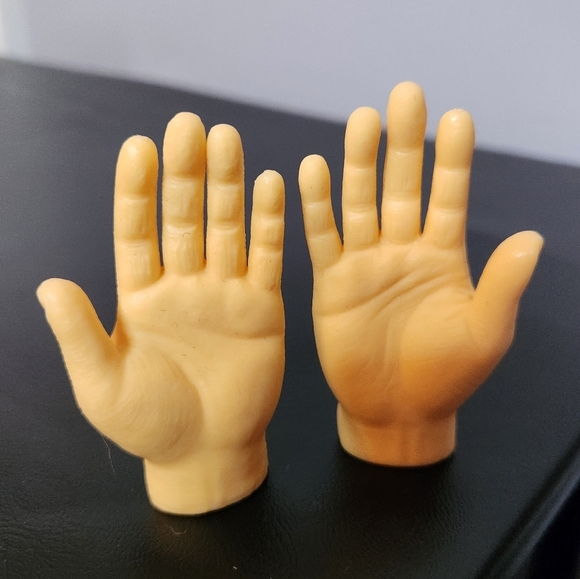 Set Of 2 McPhee Mini Hands By Archie McPhee - Picture 3 of 6